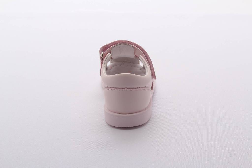 Сандалии закрытые